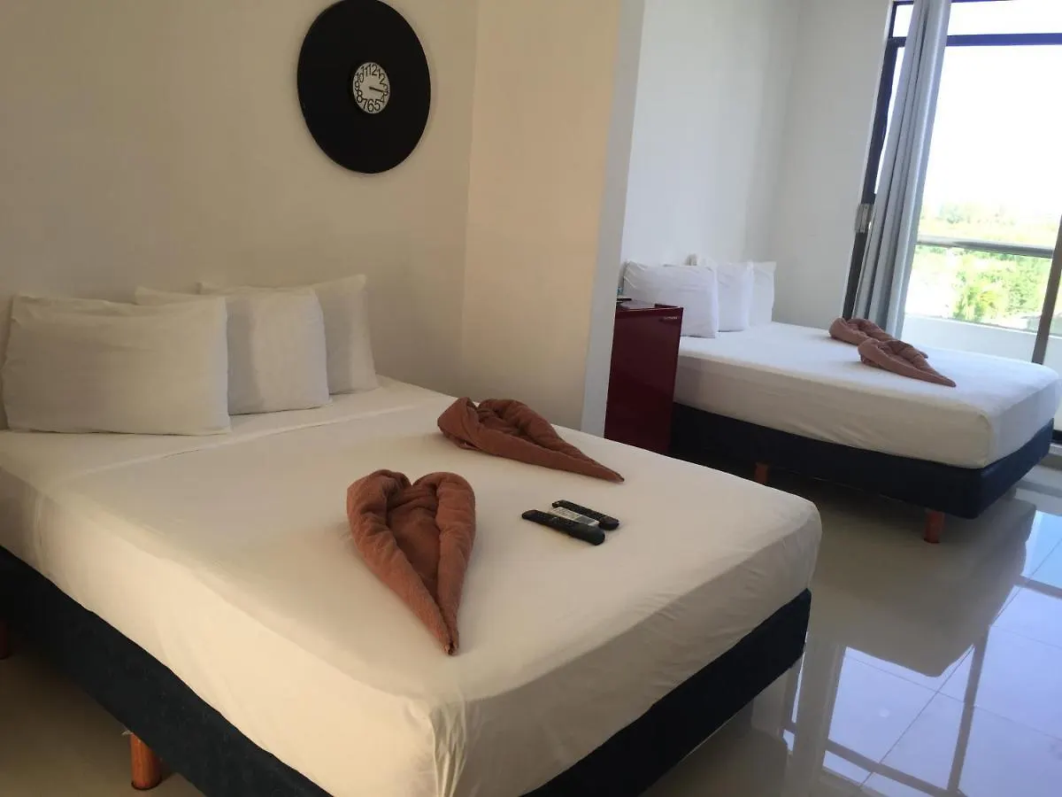 *** Aparthotel Encantada Condo Playa del Carmen Mexiko